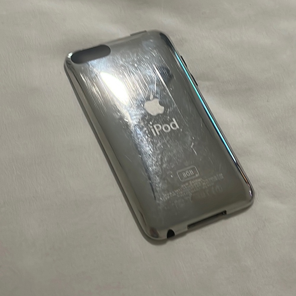 iPod - Picture 2 of 4